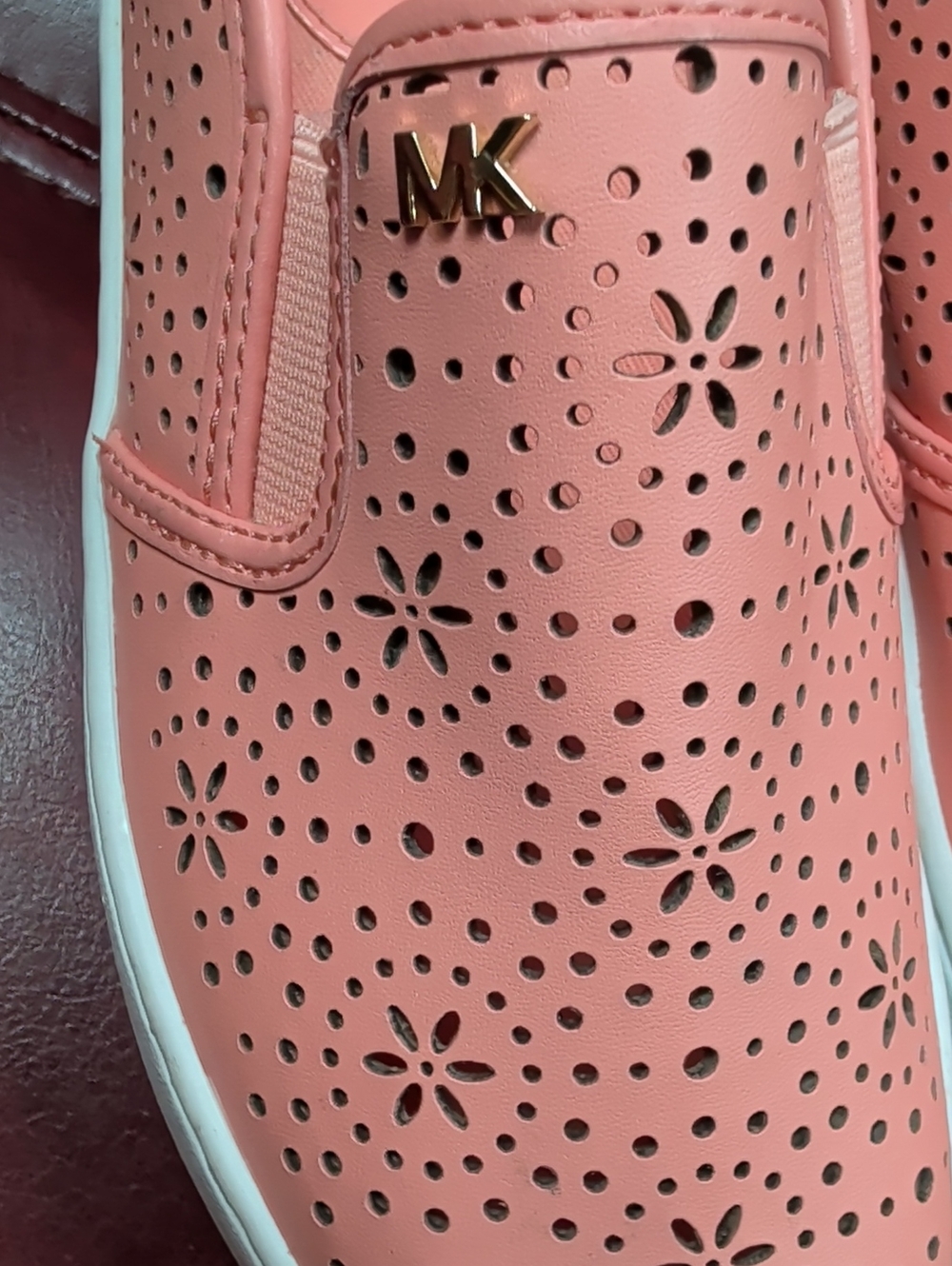 Michael Kors Coral Perforated Slip-On Shows Size 6 - Picture 3 of 13